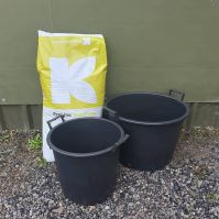 Extra large plant pots