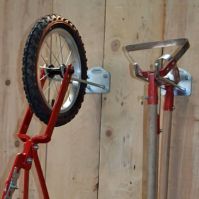 Garden tool hanger
