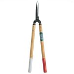 Medium-sized hedge shear with wooden handles of 45 cm, and a razor-sharp blade of 145 mm